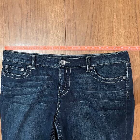 BKE Culture Jeans Size 36 x 33.5 Dark Wash Bootcut Stretch Rhinestone Embroider - Picture 9 of 13